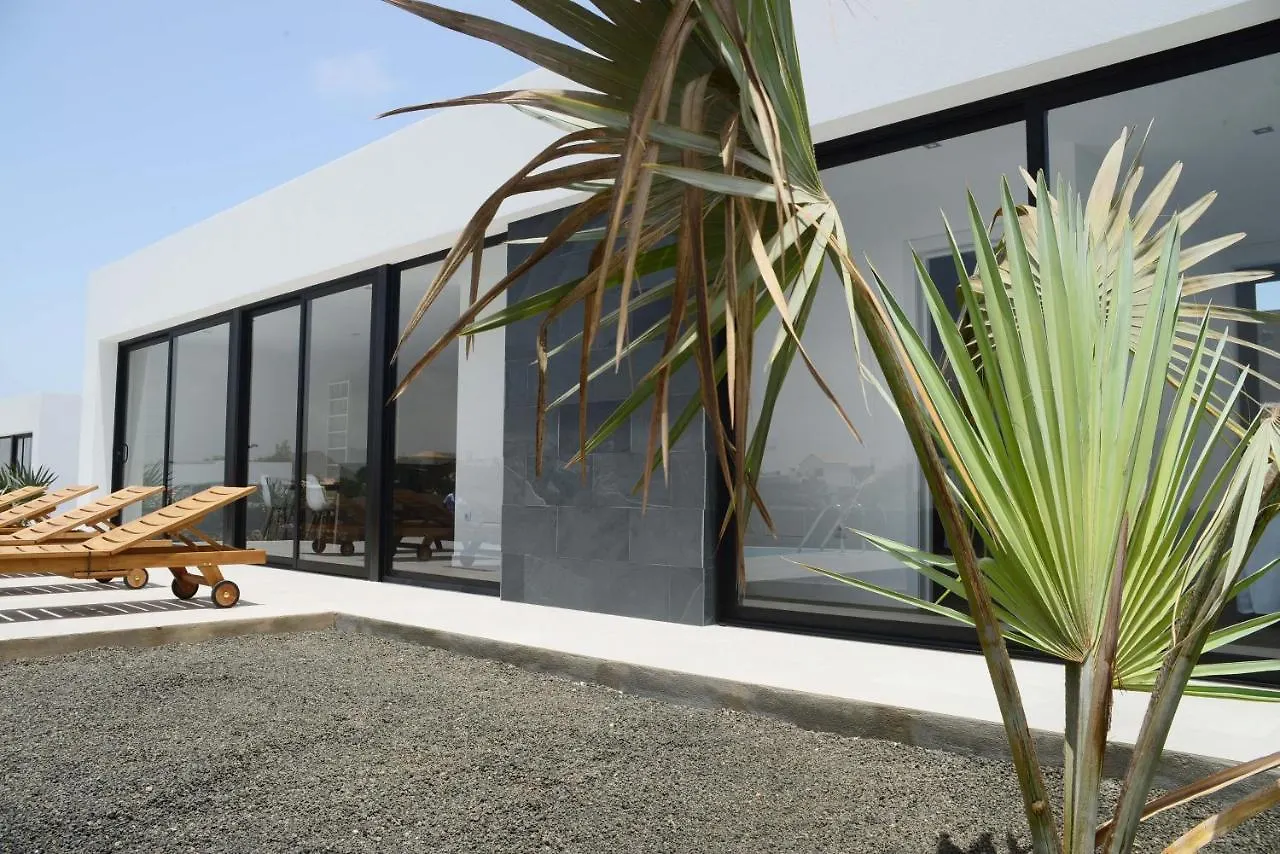 Duna Colorada La Oliva Villa
